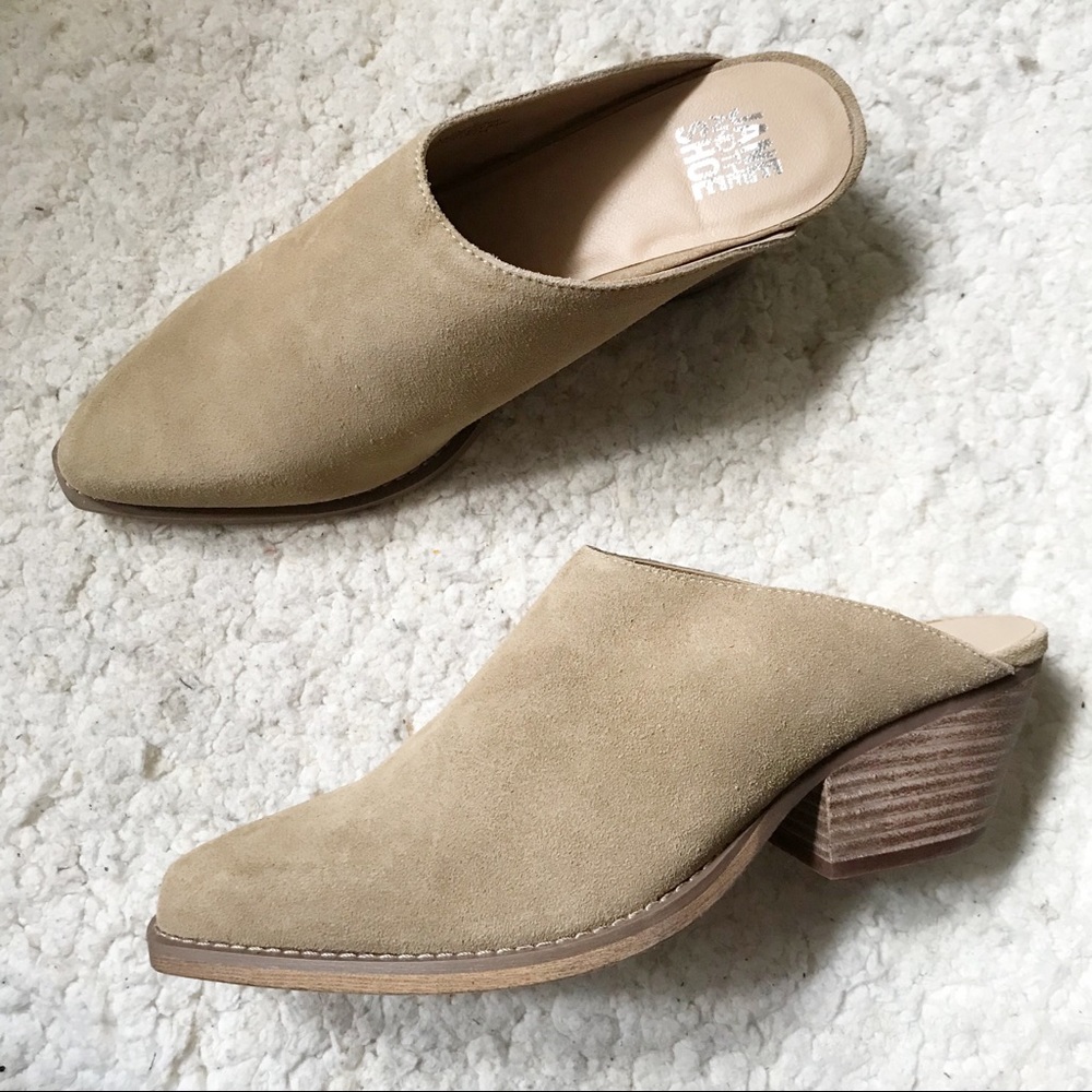 Jane and the Shoe: Tannish Kahki Karissa Mule Size 9